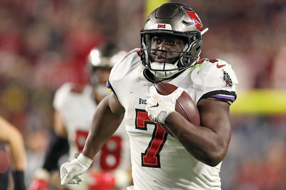 Leonard Fournette #7 of the Tampa Bay Buccaneers carries the ball during the 4th quarter of the game against the Arizona Cardinals at State Farm Stadium on December 25, 2022 in Glendale, Arizona.