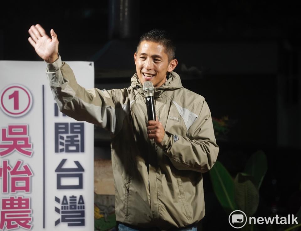 民進黨北市立委補選候選人吳怡農在中山區松德宮舉辦怡農開講，副總統賴清德特地前往站台聲援。   圖：張良一 / 攝