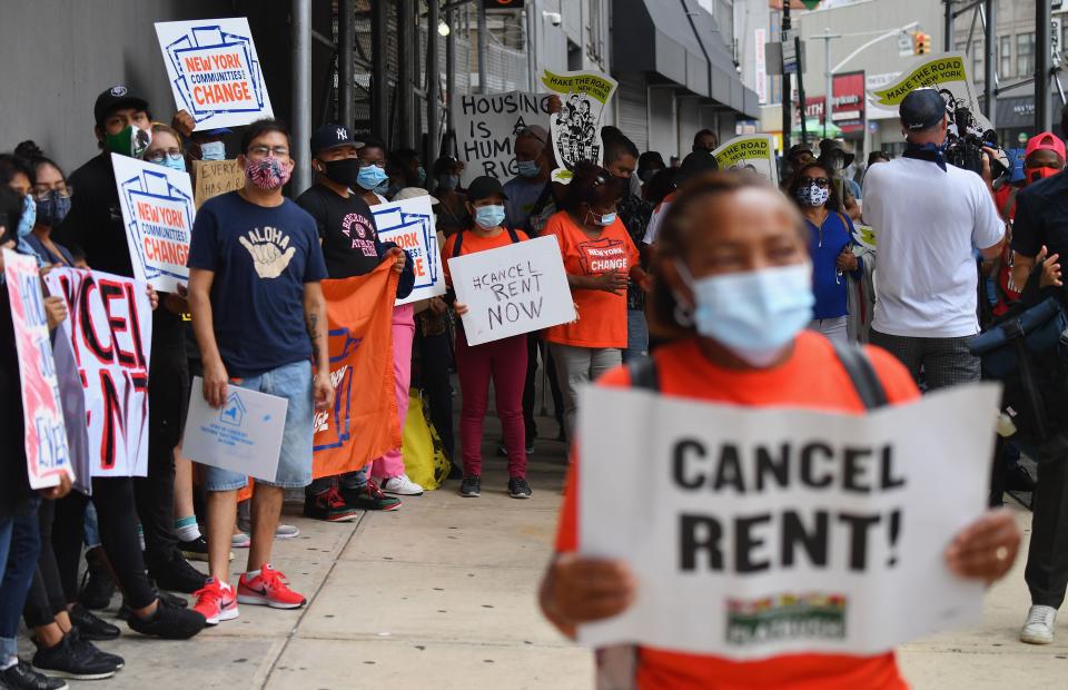 Tenants rights groups have demonstrated in cities across the U.S. for state- and national-level rent relief. (Photo: ANGELA WEISS via Getty Images)