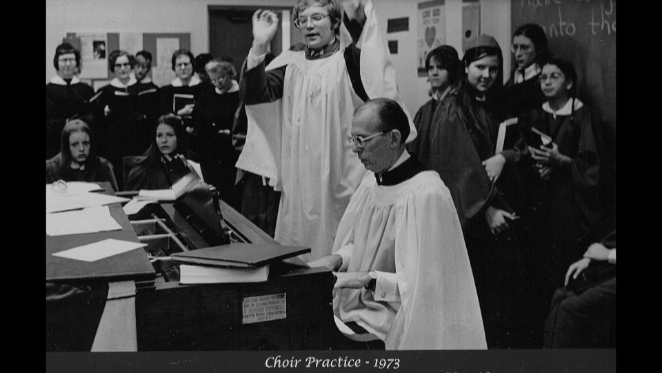 St. Paul’s choirmaster Steve Lange (center, standing) conducts a rehearsal before a service in 1973.