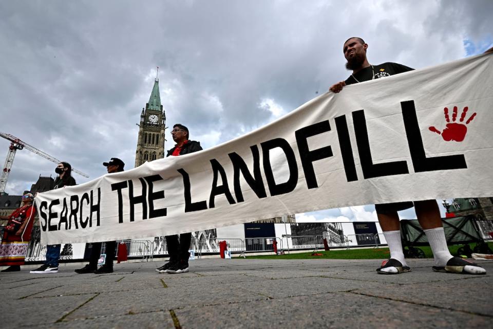 Funding a landfill search to find the remains of missing First Nations women has become a provincial election issue in Manitoba.