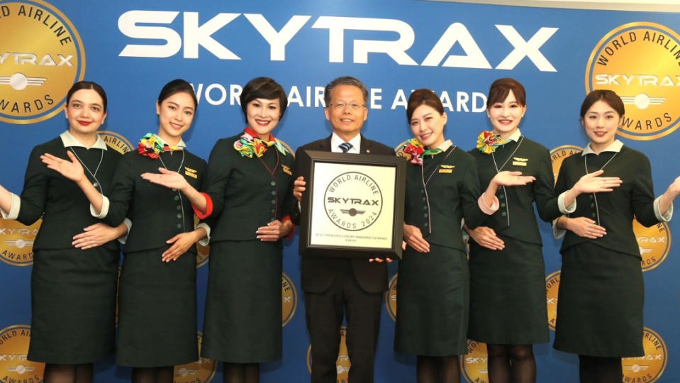 長榮航空入選SKYTRAX「全球十大最佳航空公司」第8名，總經理孫嘉明出席頒獎典禮。長榮航提供