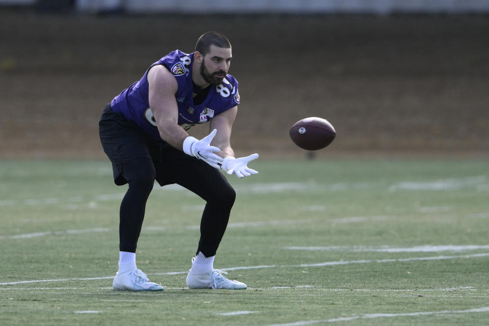 Baltimore Ravens tight end Mark Andrews (89) works out during an NFL football practice, Friday, Jan. 26, 2024, in Owings Mills, Md. (AP Photo/Nick Wass)