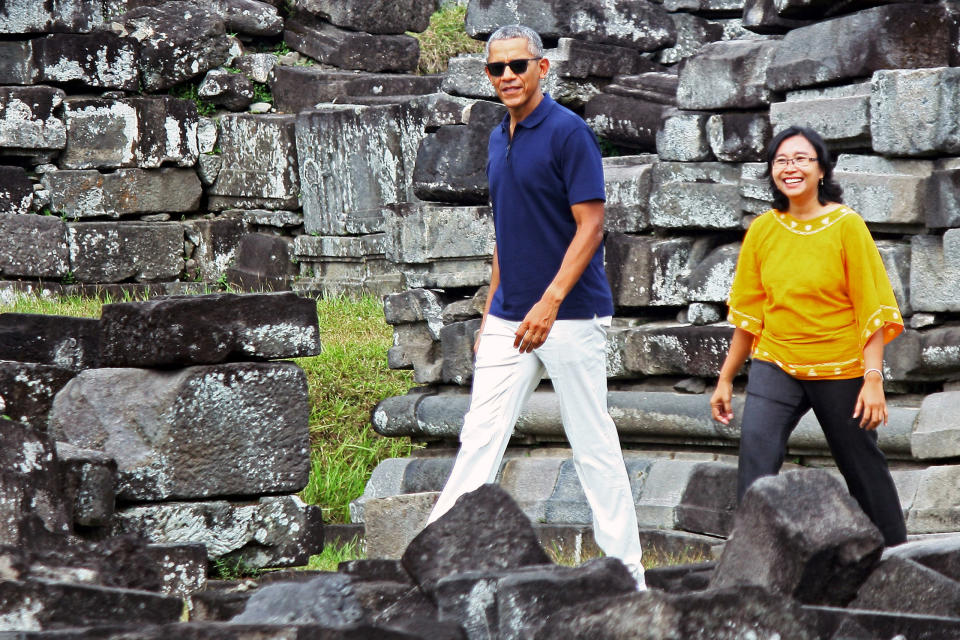 <p>Indonesia look No.1: Shades. Navy polo. White pants. Obama knows the ultimate man-off-duty look. </p>