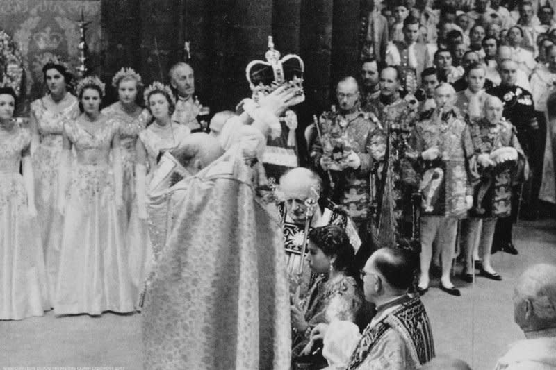 1953年6月2日，英國王室在西敏寺（Westminster Abbey）為伊莉莎白二世女王舉行加冕儀式。（The Royal Family）