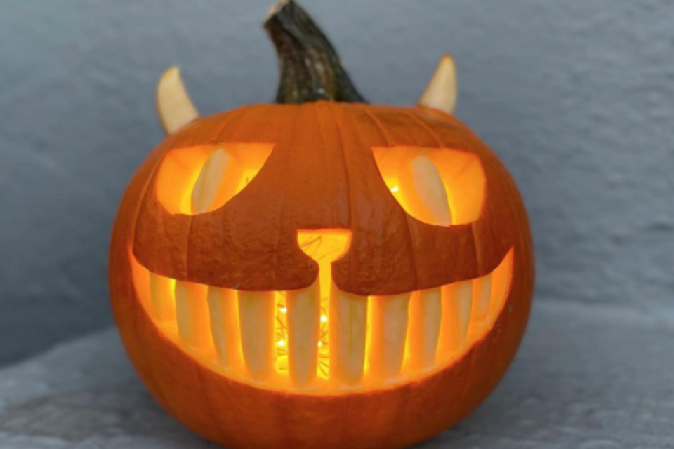 Devilish grin <em>jack-o'-lantern </em><p>asakioda</p>