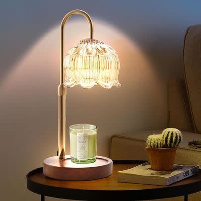 20% off a vintage-style dimmable candle-warmer lamp