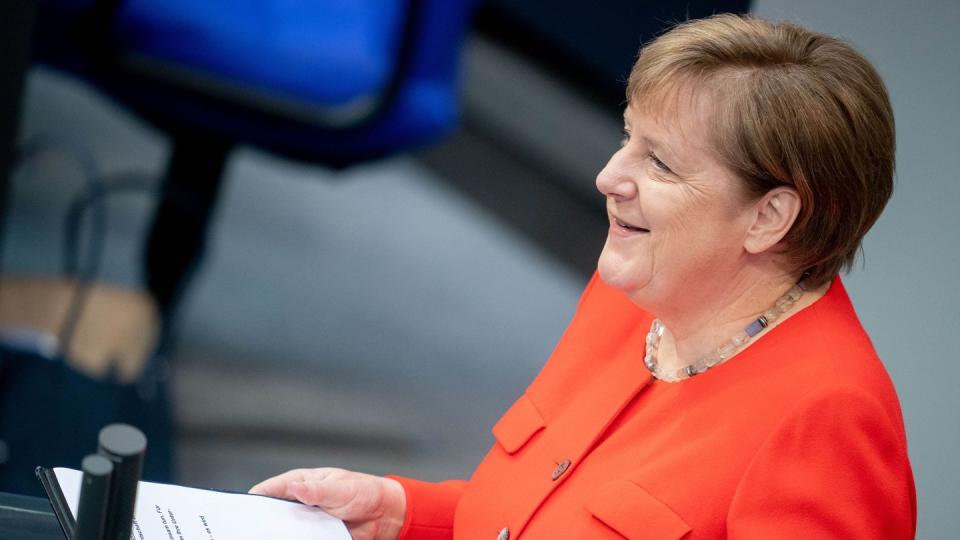 Bundeskanzlerin Angela Merkel spricht bei ihrer Regierungserklärung zur deutschen EU-Ratspräsidentschaft im Bundestag.