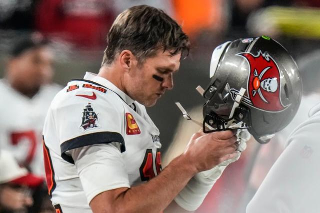 Tom Brady suffers his first losing season and now looks ahead to a Bucs-Cowboys  playoff matchup