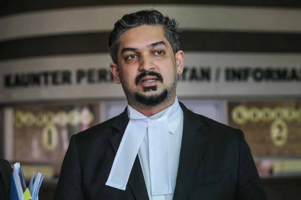 Lawyer V. Vemal Arasan speaks to reporters at the Shah Alam High Court April 23, 2021. — Picture by Yusof Mat Isa