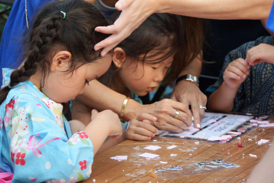 Children playing a Japanese game. (Photo: Sharlene Sankaran/Yahoo Singapore)