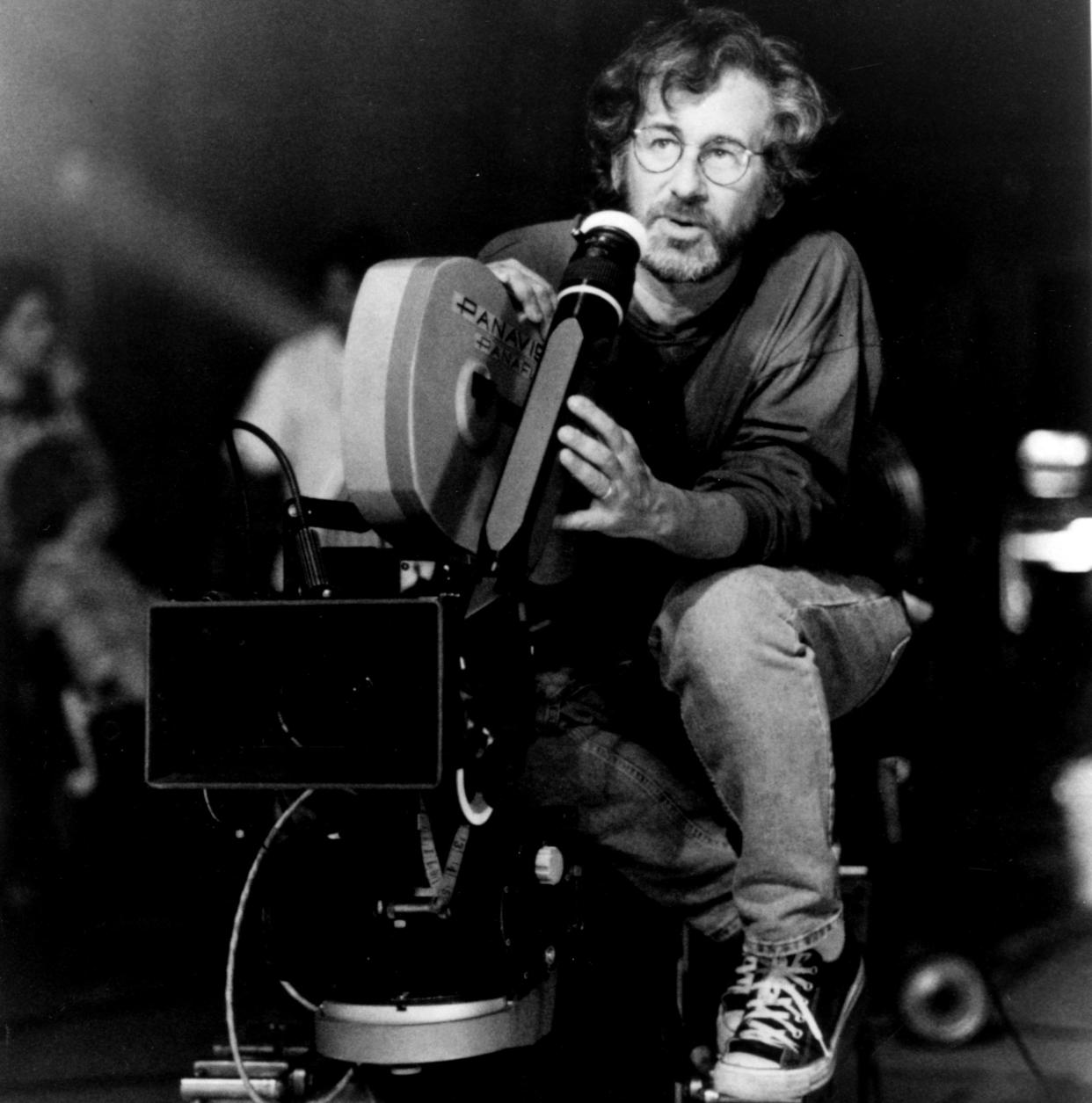 Steven Spielberg on the set of <em>Jurassic Park.</em> (Photo: Universal Pictures/Courtesy of Everett Collection)