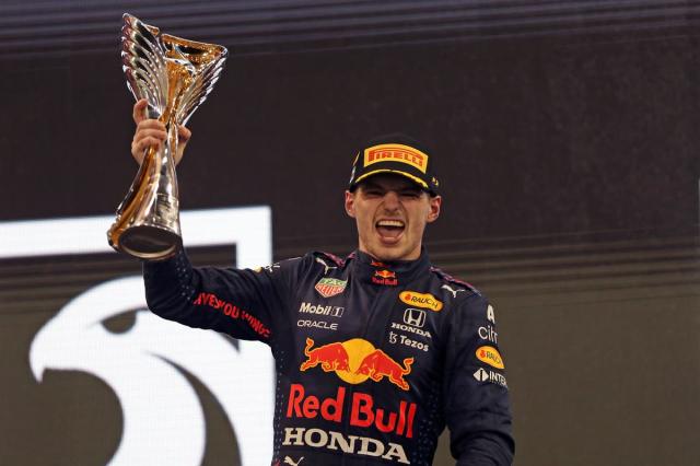 In pictures: Verstappen shines at the FIA gala in Paris with the F1 trophy