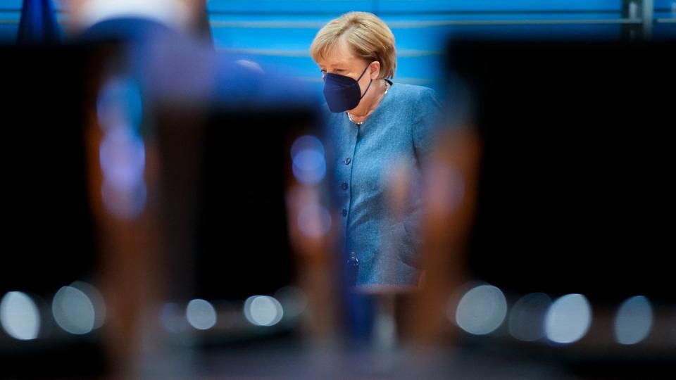 Bundeskanzlerin Angela Merkel (CDU) kommt zur letzten Kabinettssitzung der Bundesregierung vor der Bundestagswahl im Kanzleramt.