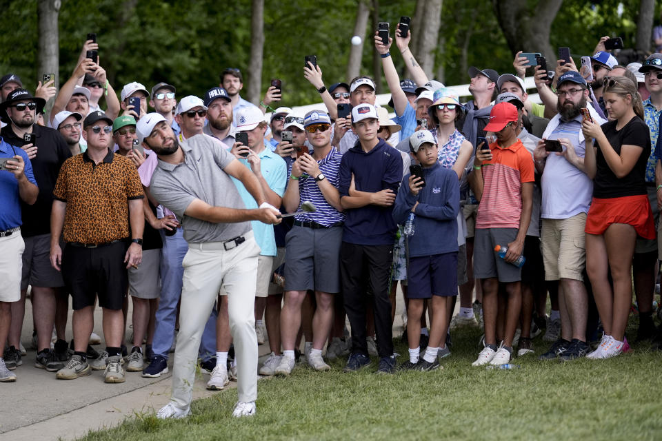 Scottie Scheffler chips to the green on the fourth hole during the third round of the PGA Championship golf tournament at the Valhalla Golf Club, Saturday, May 18, 2024, in Louisville, Ky. (AP Photo/Jeff Roberson)