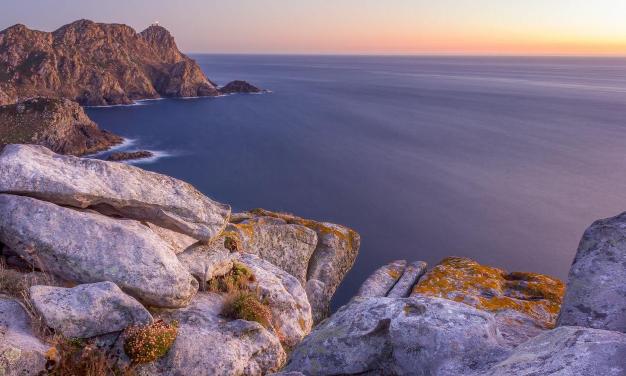 El océano Atlántico desde las Islas Cíes (Pontevedra). <a href="https://www.shutterstock.com/es/image-photo/view-cies-islands-spain-over-cliff-1748714513" rel="nofollow noopener" target="_blank" data-ylk="slk:Shutterstock / Carlos Penichet;elm:context_link;itc:0;sec:content-canvas" class="link ">Shutterstock / Carlos Penichet</a>