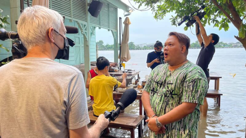 餐廳老闆逆向思考 洪災意外讓餐廳爆紅（圖片來源：Chaopraya Antiquecafe官方臉書）