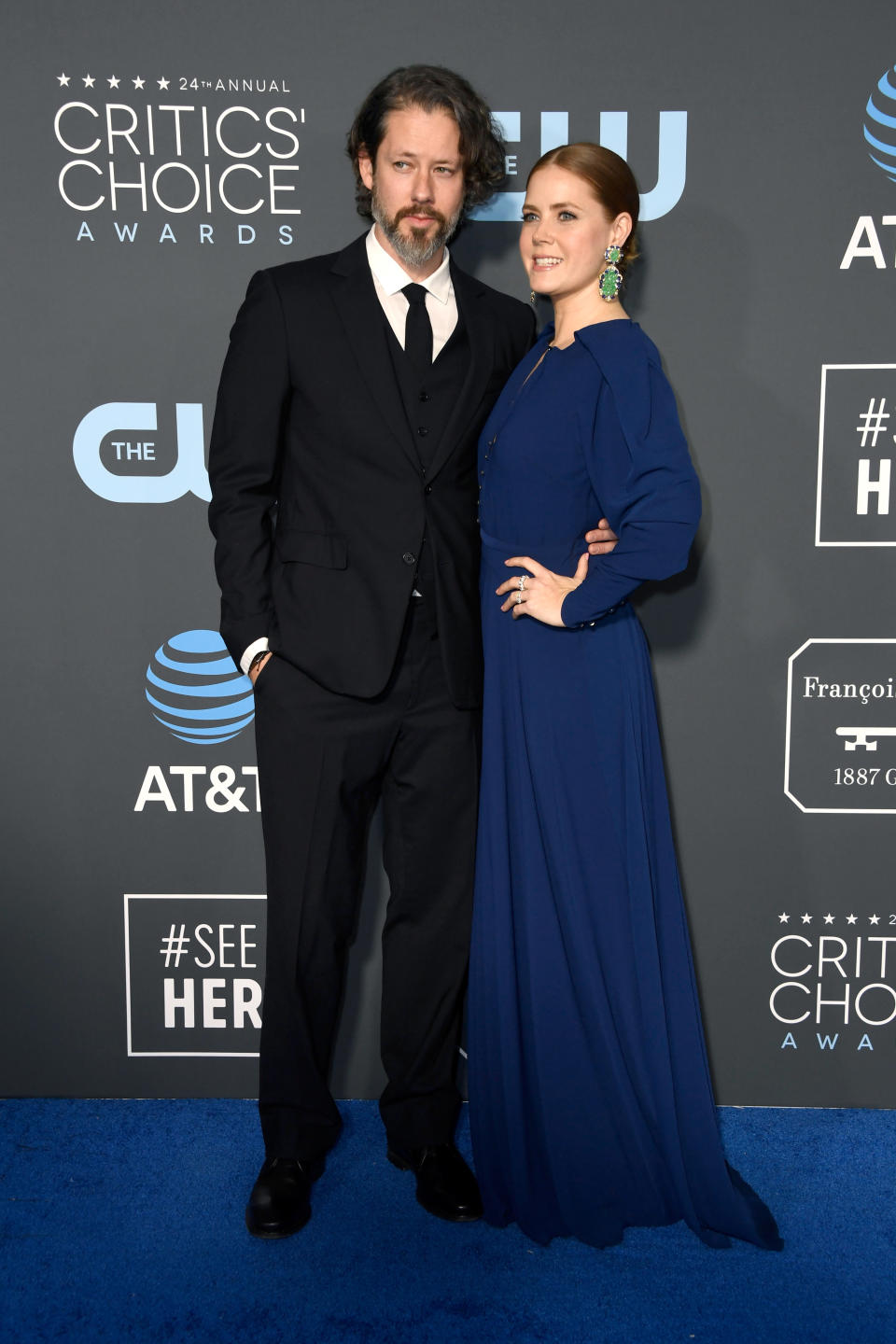 <p>Sí que se llevó un galardón Amy Adams (compartido con Patricia Arquette), pero la protagonista de ‘Sharp Objects’ ya impresionó antes de la ceremonia con su vestido de Zac Posen y posando del brazo de su marido Darren Le Gallo. (Foto: Frazer Harrison / Getty Images). </p>