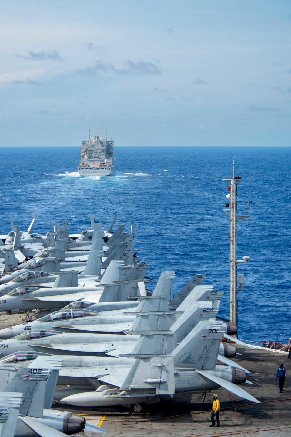 美國海軍並公佈通常駐防在日本的雷根號，7月31日和卡拉希爾號(USS Carl Brashear)的演習畫面。(圖:取自第七艦隊臉書)