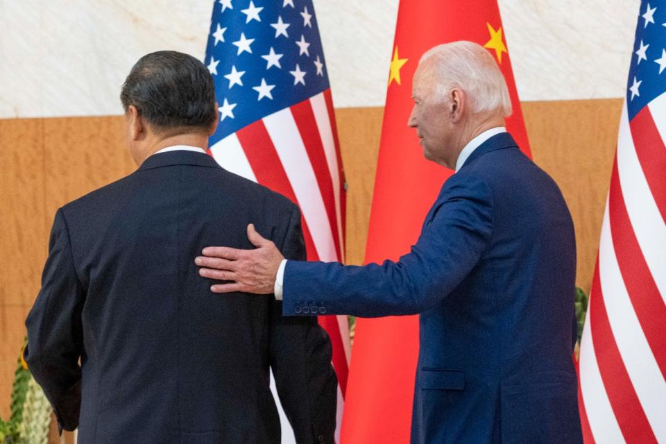 美國總統拜登（右）2022年11月14日在印尼峇里島G20高峰會與中國國家主席習近平會面。美聯社