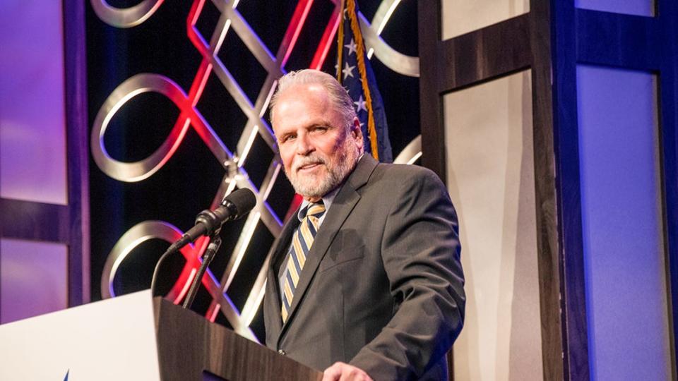 Keith Goff, president of the board of directors for Desert Forum Inc., makes opening remarks and introduces the evening’s featured speaker.