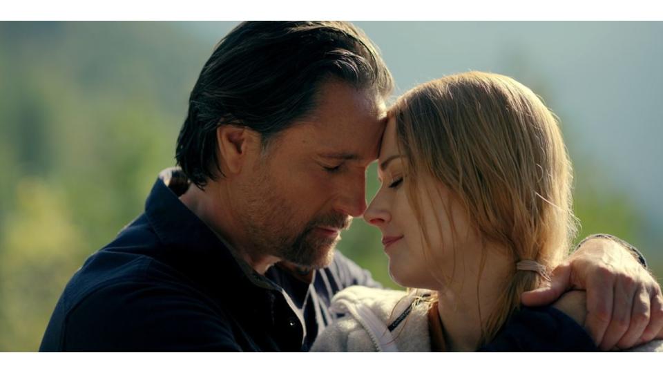 Martin Henderson as Jack Sheridan, Alexandra Breckenridge as Mel Monroe in Virgin River