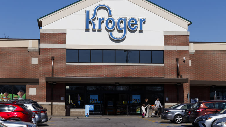 Kroger storefront daytime