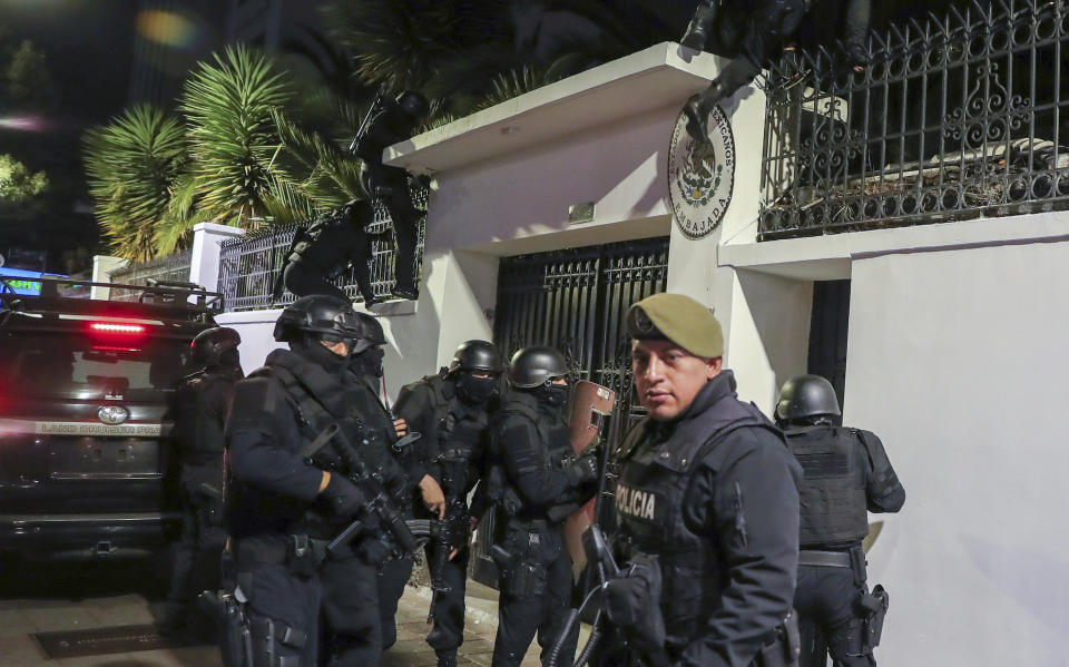 Police break into the Mexican embassy in Quito, Ecuador, Friday, April 5, 2024. The raid took place hours after the Mexican government granted former Ecuadorian Vice President Jorge Glas political asylum. (AP Photo/David Bustillos)