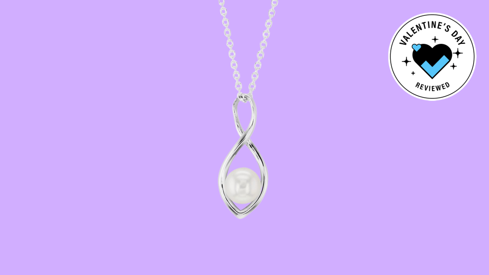 Blue Nile Valentine’s Day gifts: Freshwater Cultured Pearl Twisted Teardrop Pendant