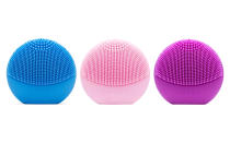 <p>Foreo, the Innovative Swedish beauty brand, recently launched a mini version of their best-selling Luna cleansing device. The Luna Play—which comes in seven colors—gives a hardcore cleanse. The best part? For only $39, its non-rechargeable battery will give you up to 100 uses.</p> <p>To buy: <a rel="nofollow noopener" href="http://click.linksynergy.com/fs-bin/click?id=93xLBvPhAeE&subid=0&offerid=429865.1&type=10&tmpid=10002&RD_PARM1=http%3A%2F%2Fwww.sephora.com%2Fluna-play-P409062&u1=TLTRVggG1StockingStuffersAD9Sep" target="_blank" data-ylk="slk:sephora.com;elm:context_link;itc:0;sec:content-canvas" class="link ">sephora.com</a>, $39</p>