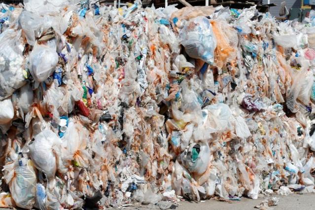 El impacto medioambiental de las bolsas de plástico es enorme