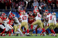 MIAMI, FLORIDA - FEBRUARY 02: Robbie Gould #9 of the San Francisco 49ers kicks a 38-yard field goal against the Kansas City Chiefs during the first quarter in Super Bowl LIV at Hard Rock Stadium on February 02, 2020 in Miami, Florida. (Photo by Jamie Squire/Getty Images)