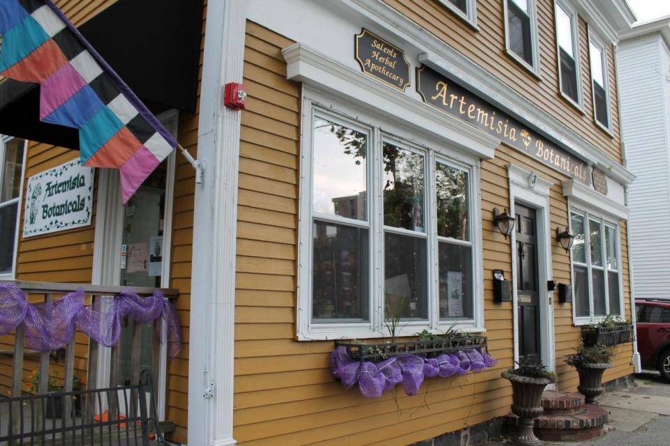 Artemisia Botanicals is where real witches go shopping (Jessica Bateman)