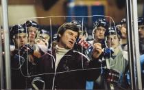 Der deutsche Untertitel deutet es an: Was den Deutschen 1954 ihr Fußballmärchen war, ist für die Amerikaner bis heute "Das Wunder von Lake Placid". 1980 schlugen die US-Boys um Trainer Herb Brooks (Kurt Russell, Mitte) die favorisierte Mannschaft der UdSSR im Finale der Olympischen Winterspiele. Der Film vermittelt dabei vor allem Tempo und Aktion des Eishockeys in faszinierender Weise, ohne dabei auf übertriebene Effekte zu setzen. (Bild: Disney Enterprises)