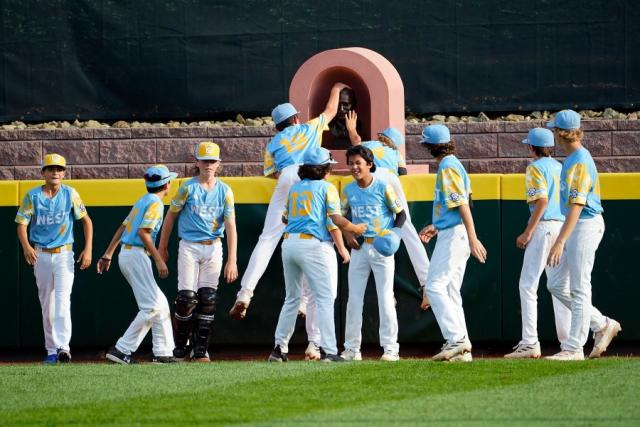 El Segundo's Little League champs honored by the Dodgers – Daily News