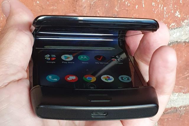 Motorola RAZR es oficial: el móvil con pantalla plegable idéntico al modelo  de 2004, Smartphones