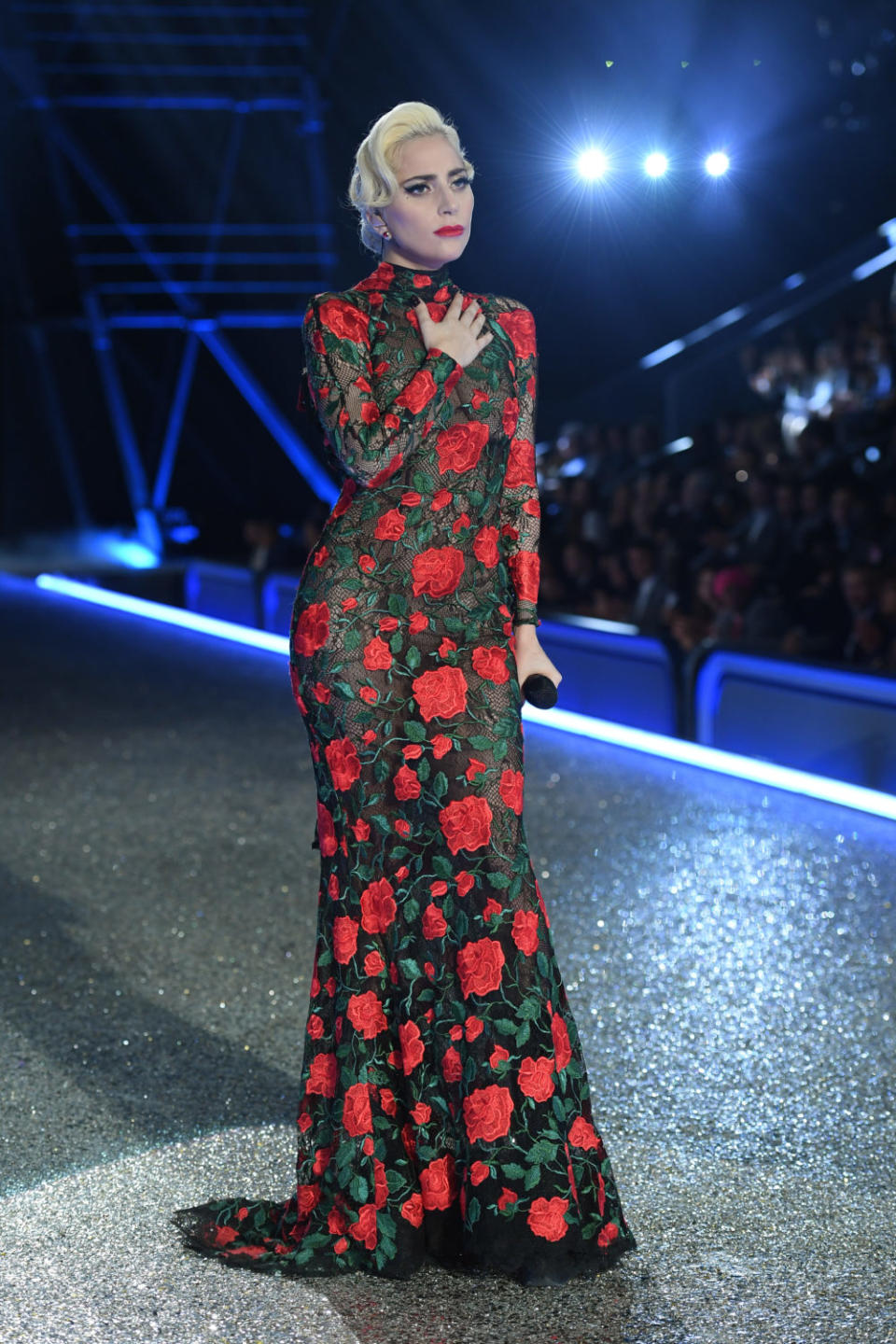 2016 Victoria's Secret Fashion Show in Paris - Show