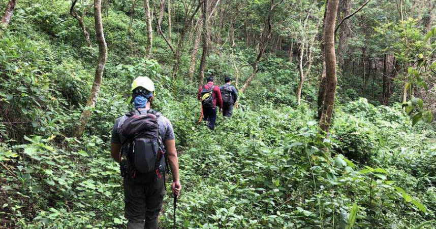 屏安醫院52歲楊姓行政副院長6日與員工到來義鄉棚集山登山，不料他脫隊失聯，消防局獲報後立即出動搜救，但至今仍未尋獲。（圖／中國時報謝佳潾）