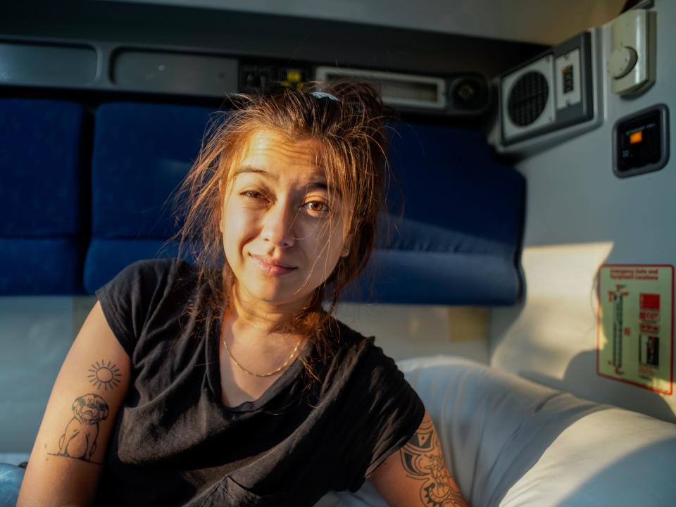 The author wakes up to morning light in the train bed.