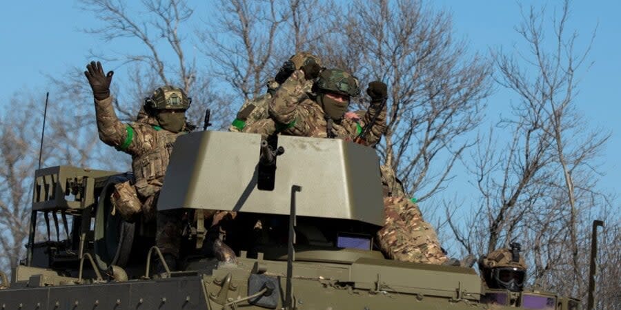 Ukrainian soldiers in the area of Bakhmut