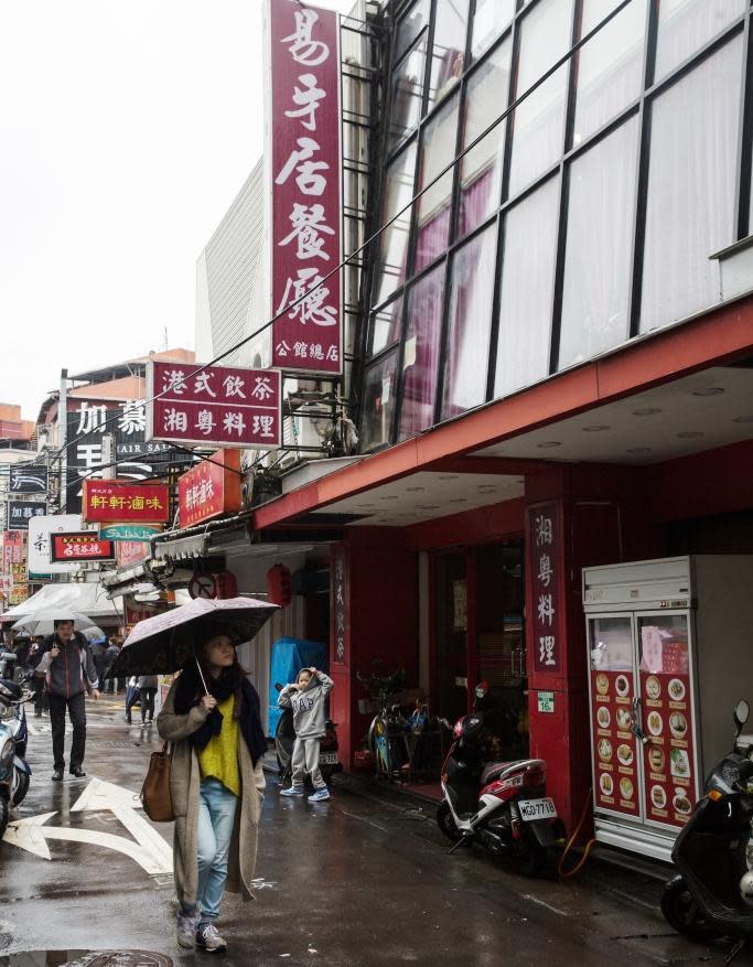 林志成25年前靠著與朋友合夥在公館開易牙居餐廳，累積財富，也為日後奠下基礎。