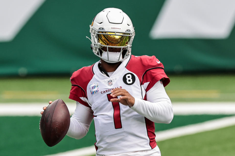 Oct 11, 2020; East Rutherford, New Jersey, USA; Arizona Cardinals quarterback <a class="link " href="https://sports.yahoo.com/nfl/players/31833" data-i13n="sec:content-canvas;subsec:anchor_text;elm:context_link" data-ylk="slk:Kyler Murray;sec:content-canvas;subsec:anchor_text;elm:context_link;itc:0">Kyler Murray</a> (1) warms up before his game against the <a class="link " href="https://sports.yahoo.com/nfl/teams/ny-jets/" data-i13n="sec:content-canvas;subsec:anchor_text;elm:context_link" data-ylk="slk:New York Jets;sec:content-canvas;subsec:anchor_text;elm:context_link;itc:0">New York Jets</a> at MetLife Stadium. Mandatory Credit: Vincent Carchietta-USA TODAY Sports