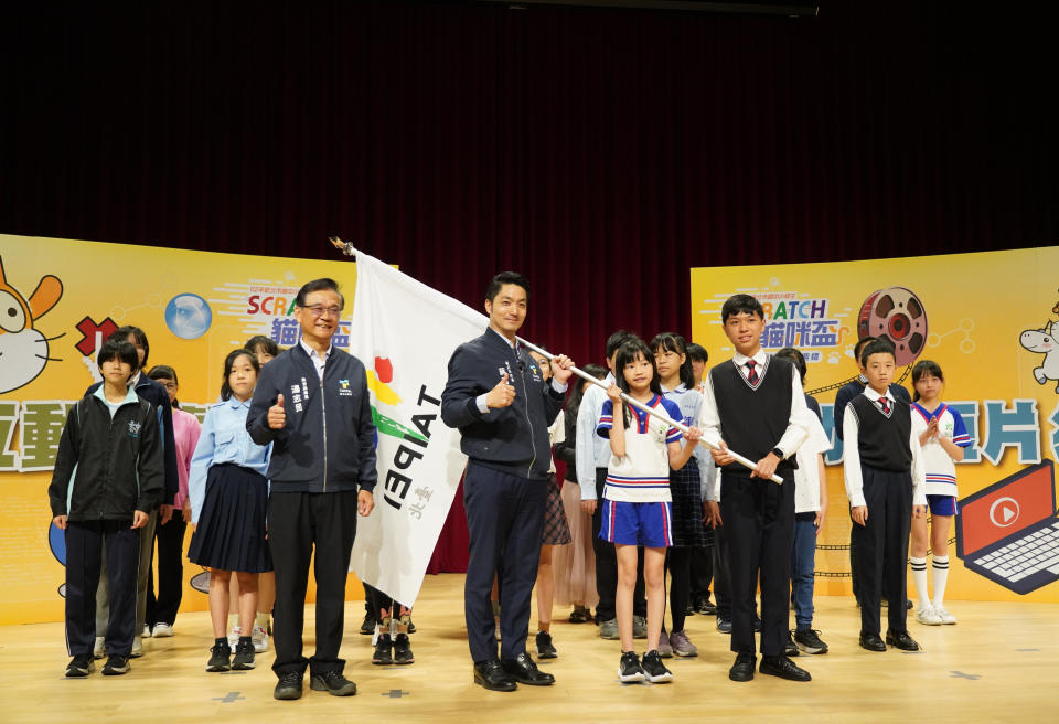 蔣萬安市長授旗給即將參加全國賽的臺北市代表隊，為選手們加油打氣