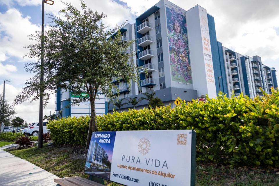 Fachada del complejo urbanístico de Pura Vida, ubicado en 3051 W 16th Avenue, Hialeah. 14 de julio 2022 Jose A. Iglesias/jiglesias@elnuevoherald.com