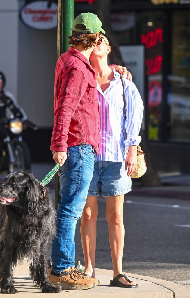 Kate Bosworth and Justin Long Prove Their Going Strong By Sharing a Kiss While Walking Their Dog