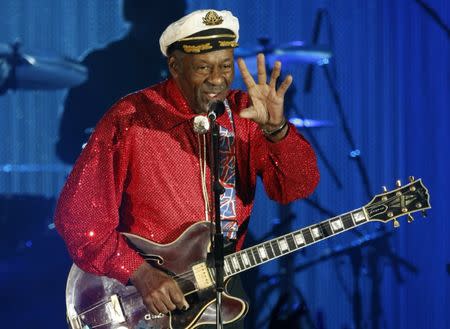 Rock and roll legend Chuck Berry performs during the Bal de la Rose in Monte Carlo March 28, 2009. REUTERS/Eric Gaillard