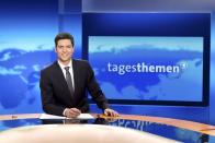 Der große Bruder der "Tagesschau" ist seit 1978 auf Sendung. Derzeit moderieren Caren Miosga (seit 2007), Ingo Zamperoni (seit 2016, Bild), Pinar Atalay (seit 2014) und vertretungsweise Helge Fuhst im Wechsel die "Tagesthemen". (Bild: NDR / Dirk Uhlenbrock)