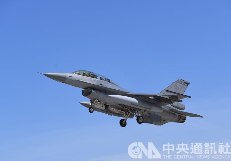 美國國防部24日表示，國務院批准對台灣軍售3.3億美元F-16戰機（圖）和其他軍機備用零件。（中央社／資料照）