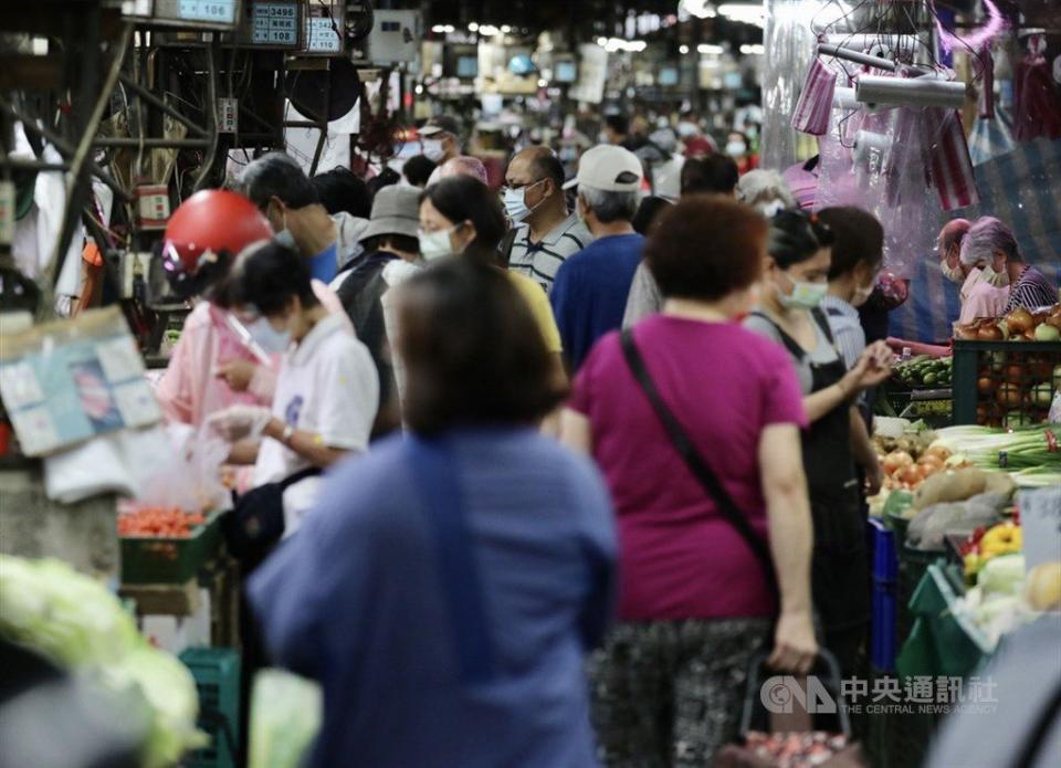 不少網友分享在傳統市場買東西時也曾遇過類似經歷。（圖／中央社）