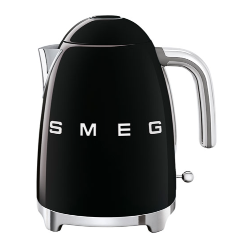 Smeg 50's Style Electric Kettle - 1.7L (Photo via Best Buy Canada)